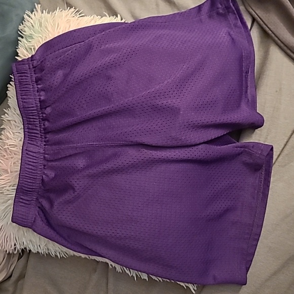 Shorts - Picture 2 of 3